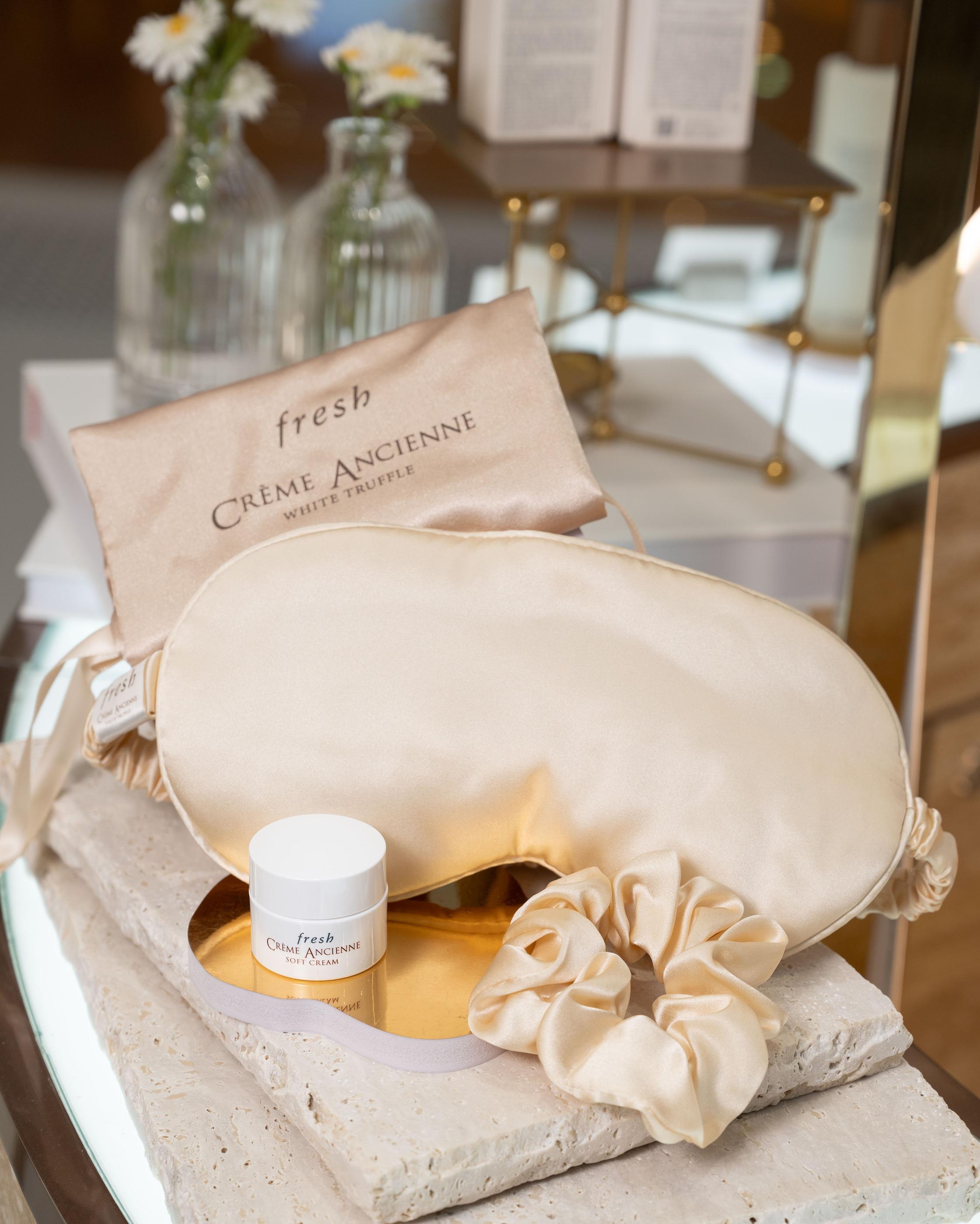 真絲眼罩及髮圈套裝及指定旅行裝