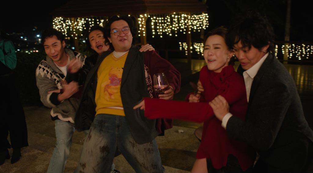 《聖誕 Present Tense!》MV破天荒集合逾20位藝人參與演。