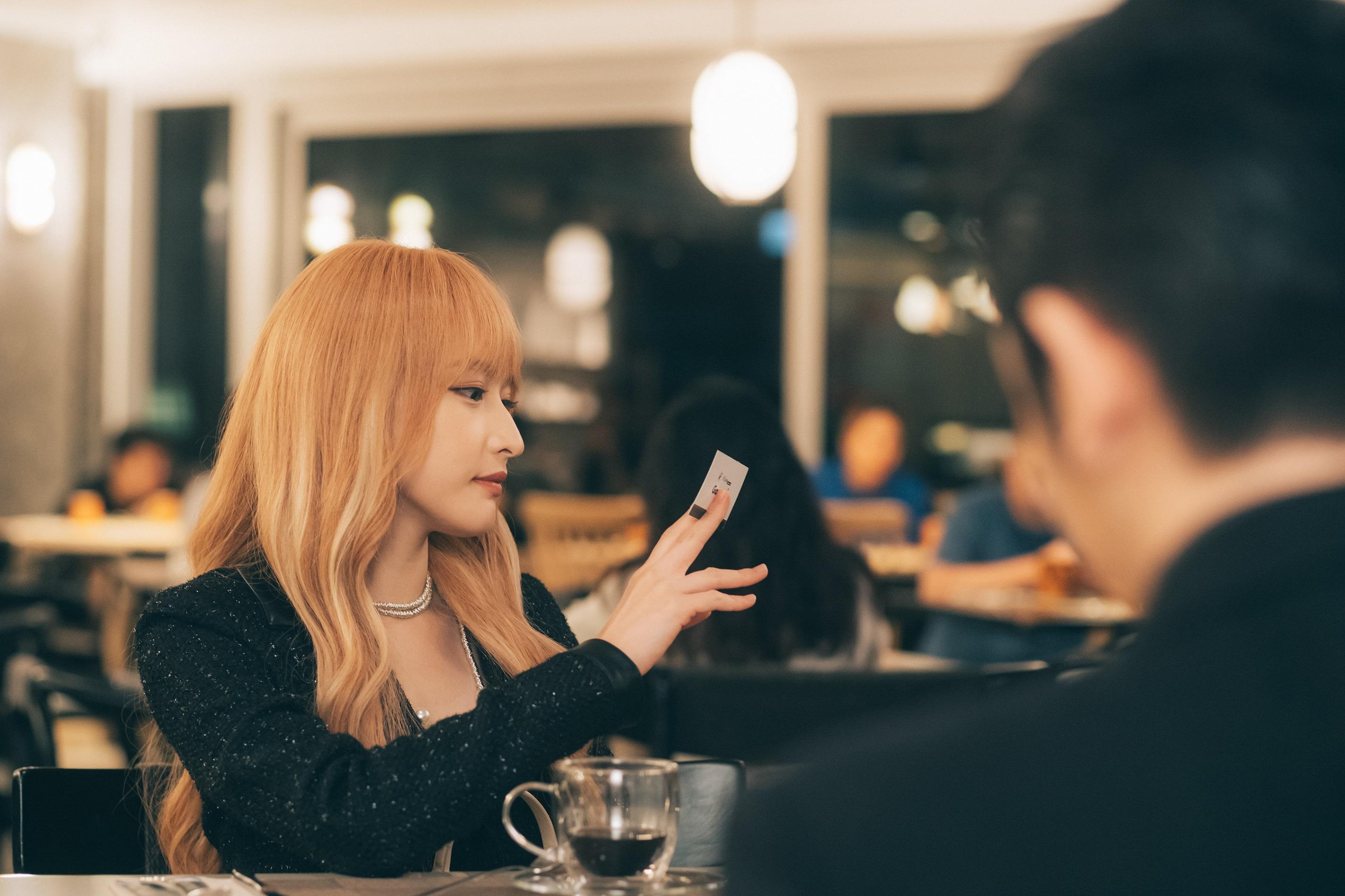 陳漢娜享受在港版《社內相親》演奔放的孫美玲。