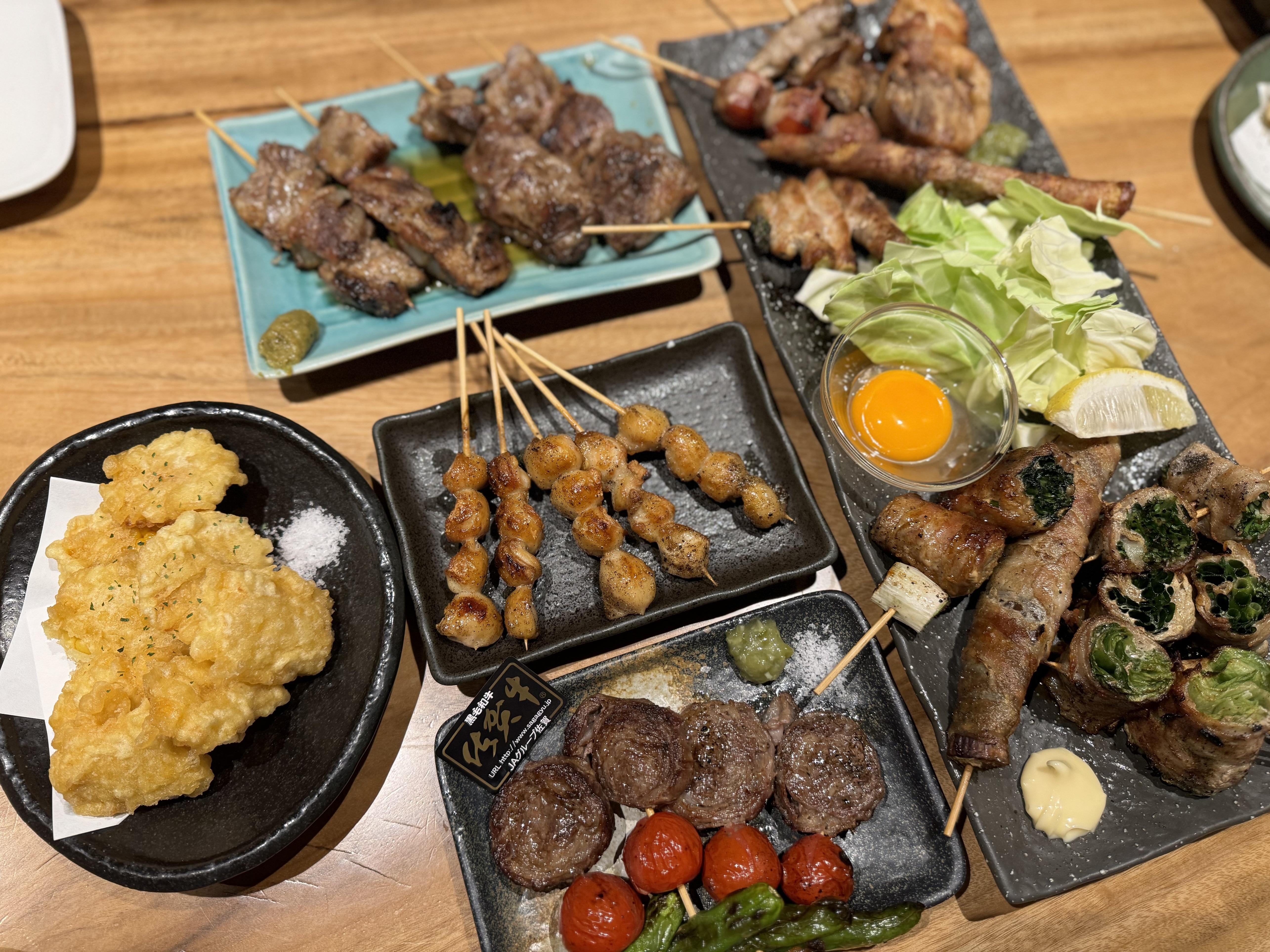 有各式各樣創意串燒。