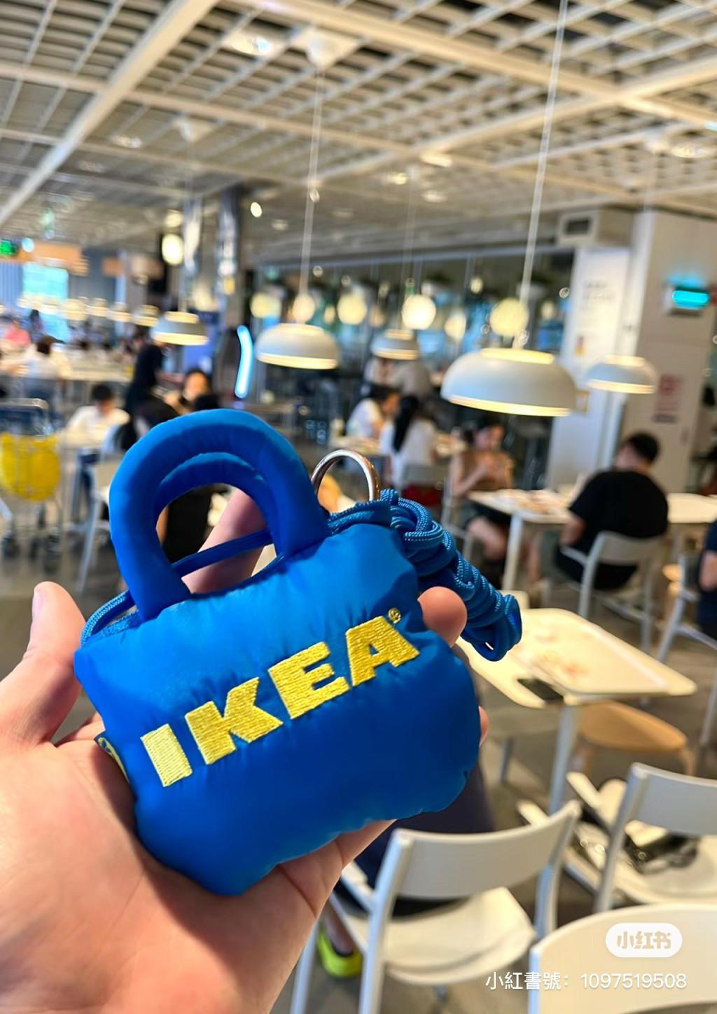 早前掀起網上熱議的IKEA藍色「小廢包」終於登陸香港