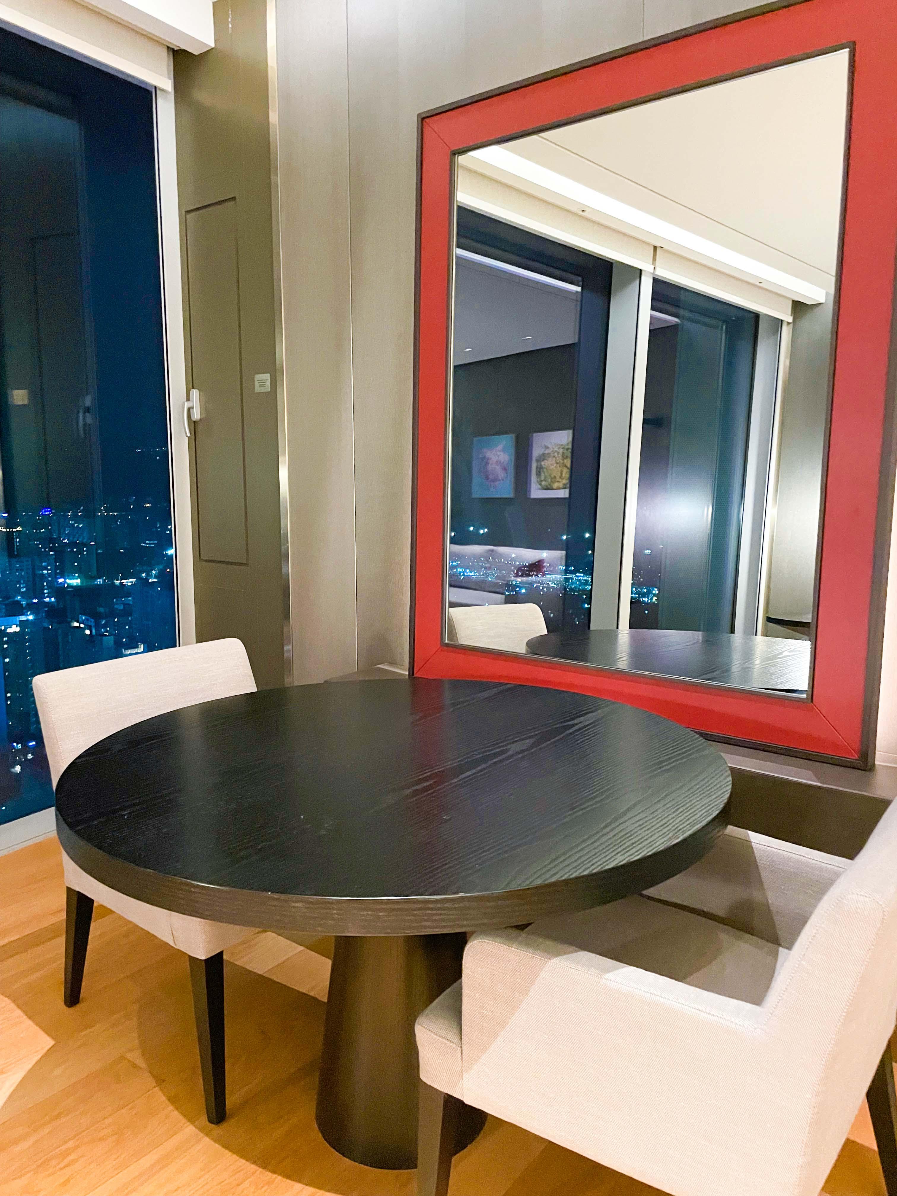 超長梳化、大圓桌及躺椅