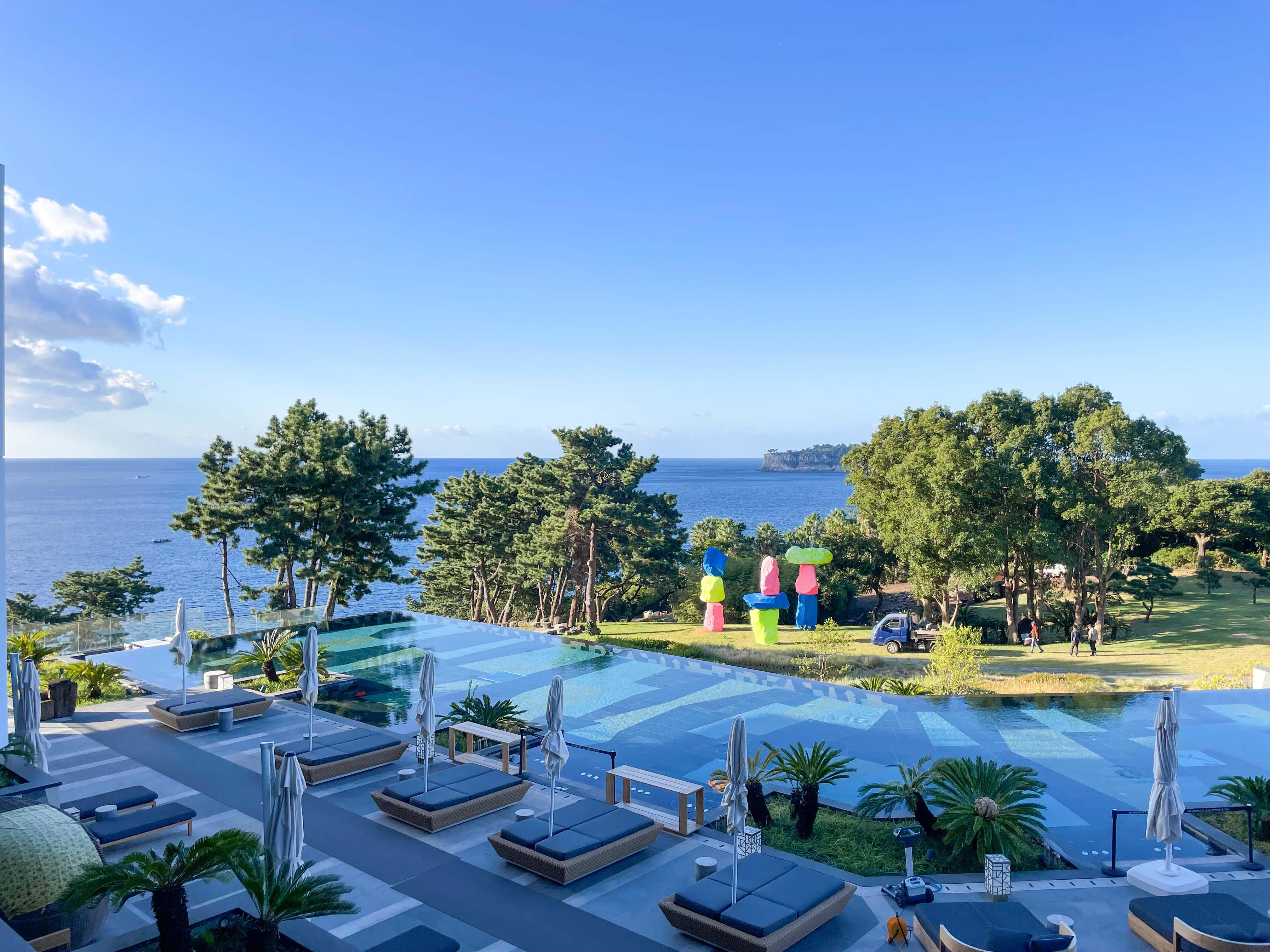 在房間已經可以直接欣賞到海景。