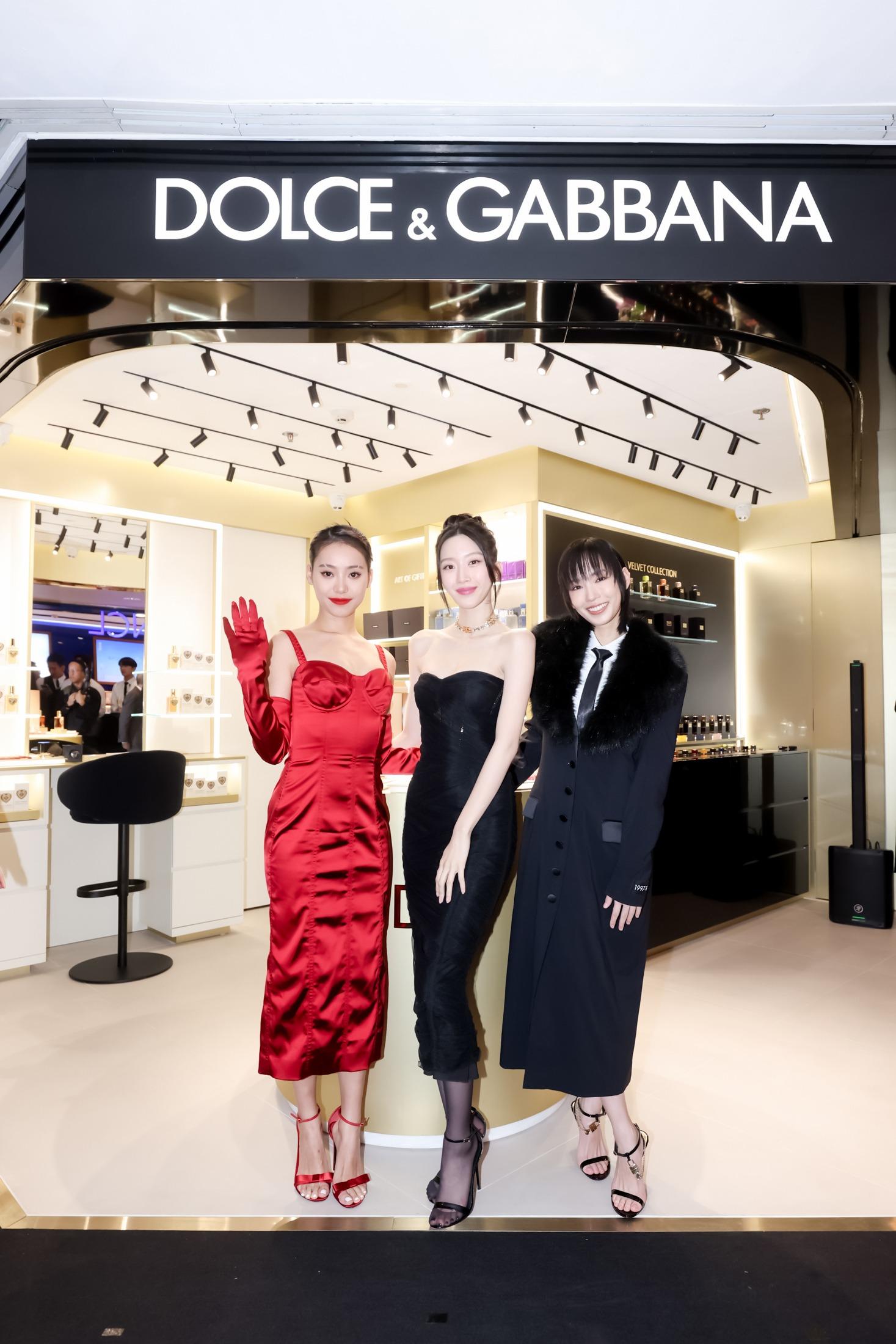 Dolce&Gabbana全球品牌大使文佳煐,聯同陳凱詠及李靖筠出席精品店開幕。