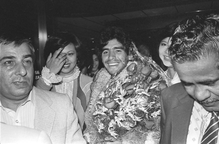 1982年 馬勒當拿VS香港球王胡國雄,馬勒當拿的小保加以2︰0勝精工