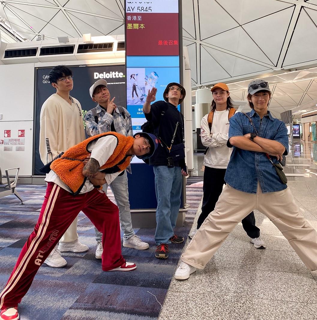 MIRROR成員分兩批出發往澳洲拍團綜。