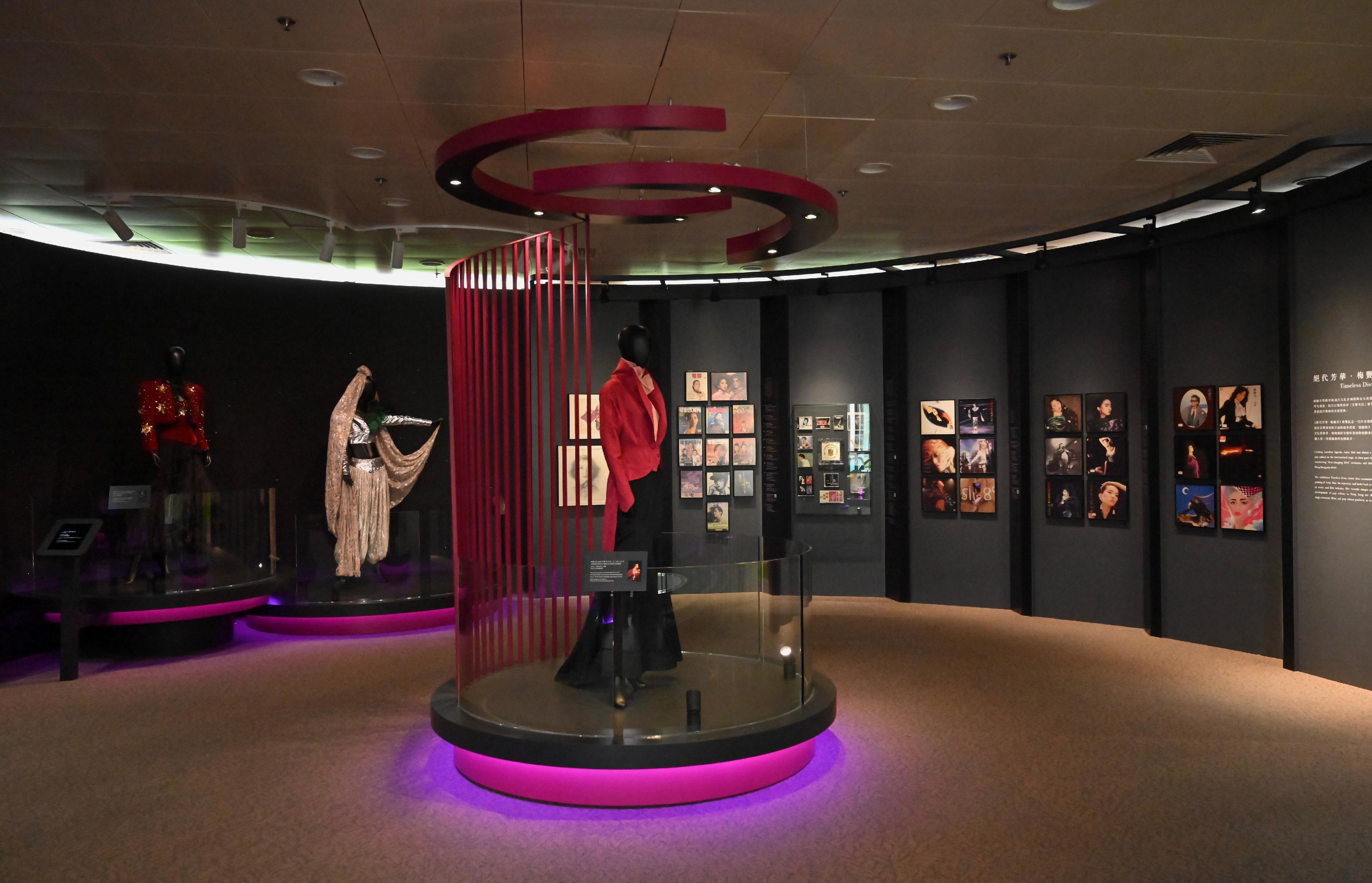 香港文化博物館舉辦「絕代芳華・梅艷芳」展覽。