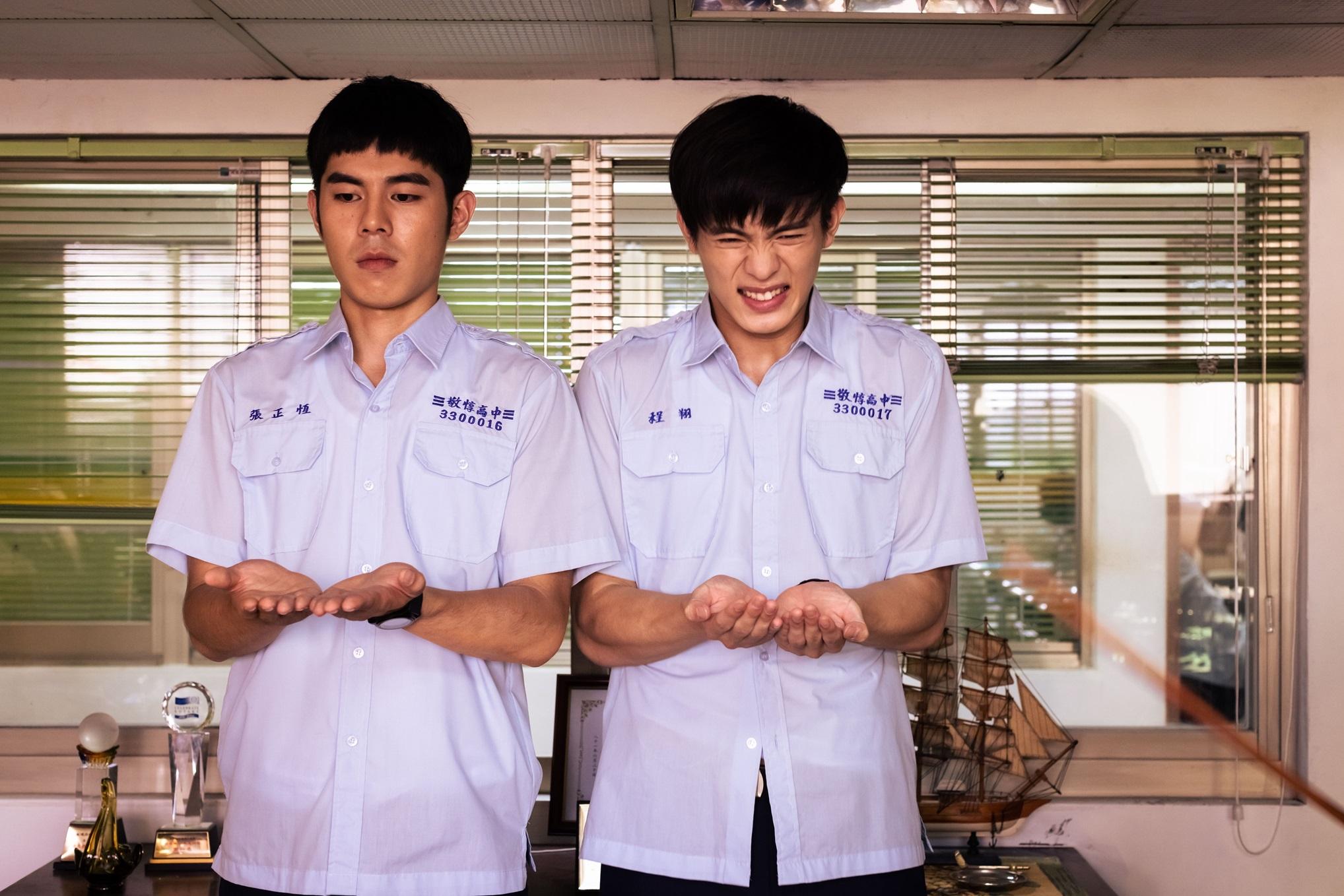 詹懷雲(左)演的張正恆,正是藍正龍的投射,邱以太則演他的好友。
