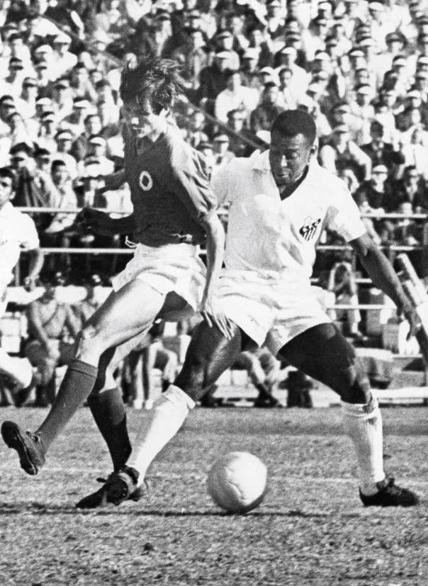 巴西球王比利在1970年到訪香港,表現令球迷津津樂道。