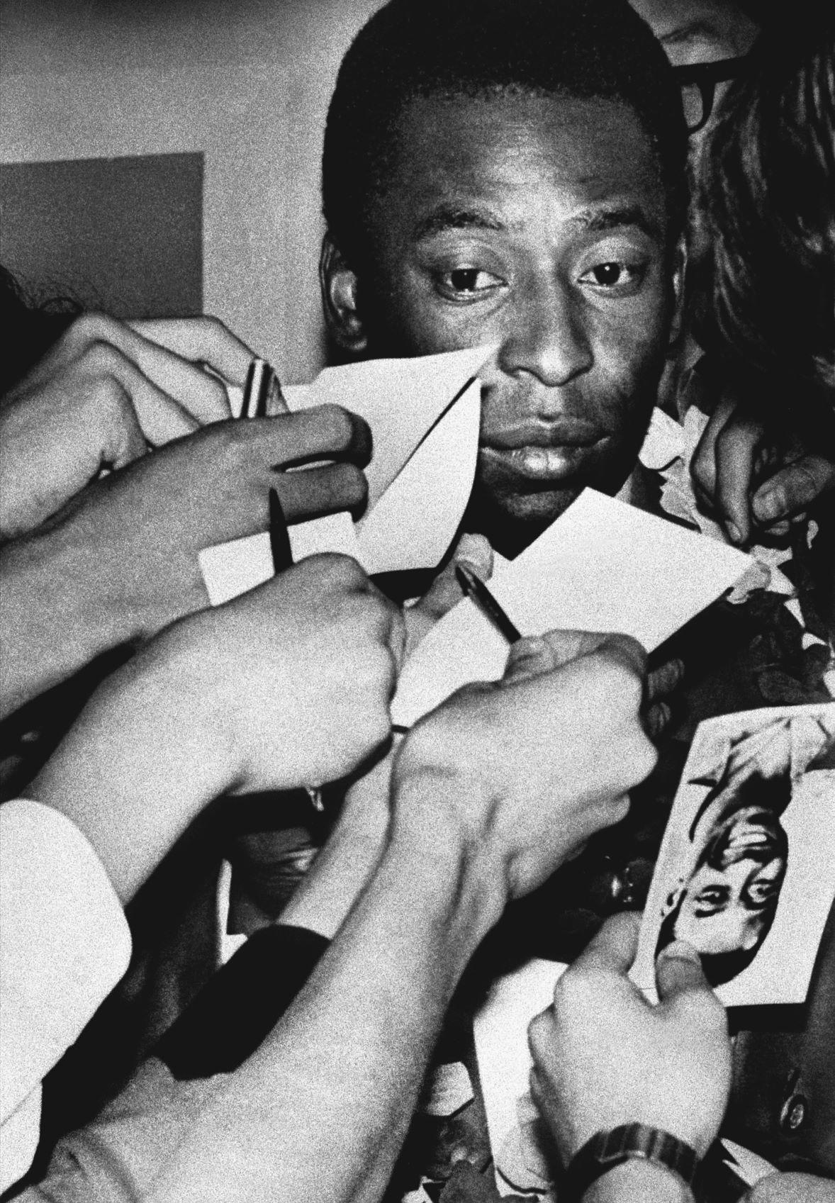 巴西球王比利在1970年到訪香港,表現令球迷津津樂道。