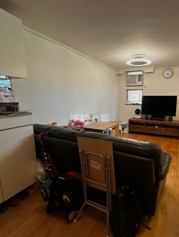 單位採兩房大廳開則,裝修算新淨。(代理提供)