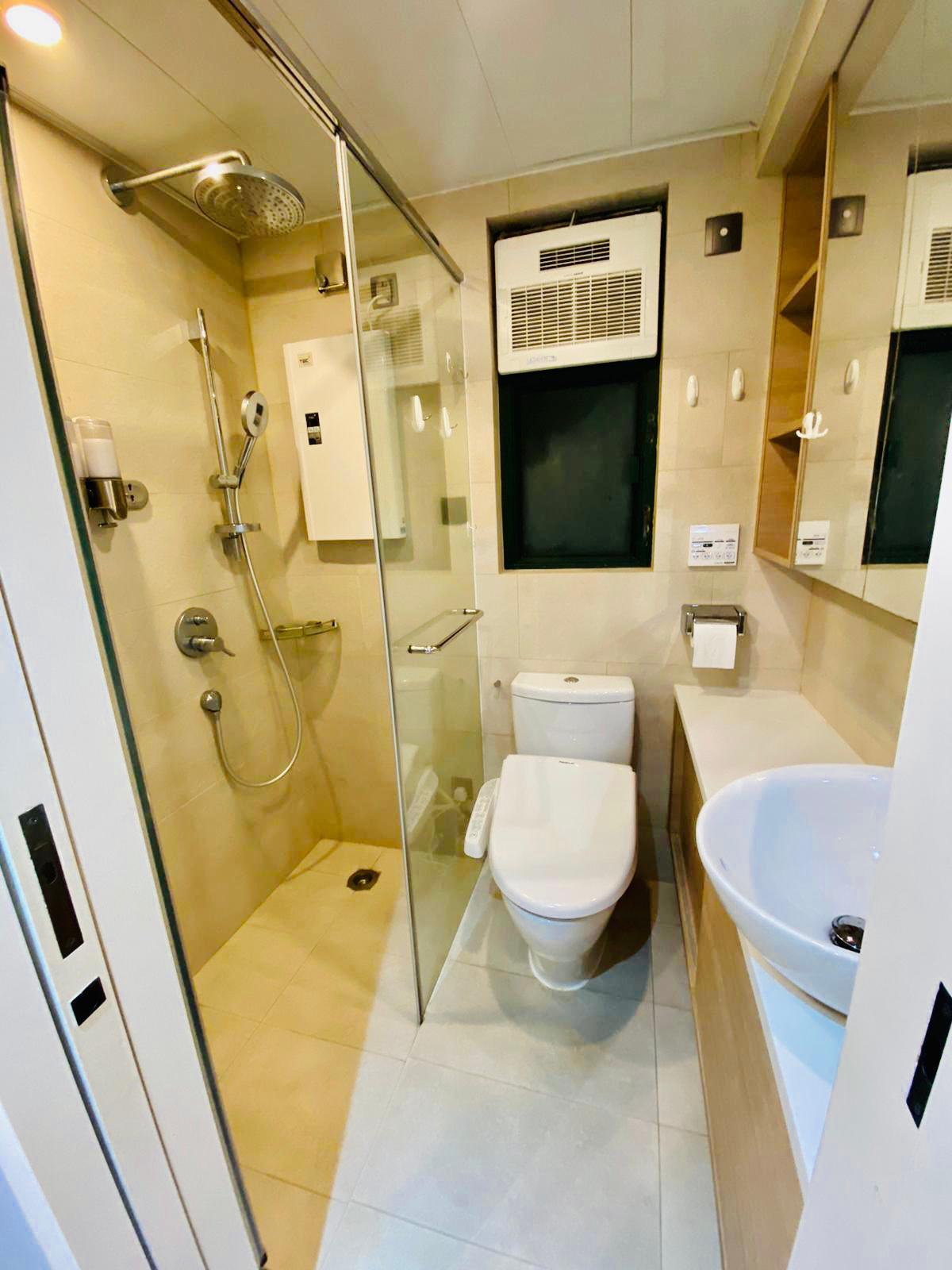 透明企缸浴室保養得宜,新買家不用大肆翻新。(代理提供)