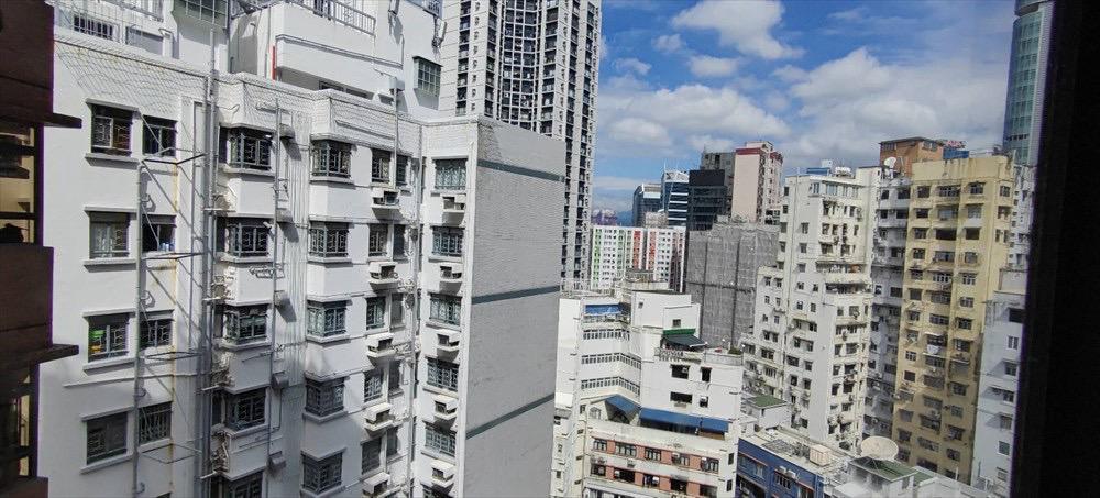 單位主要望樓景,尚算開揚。(代理提供)