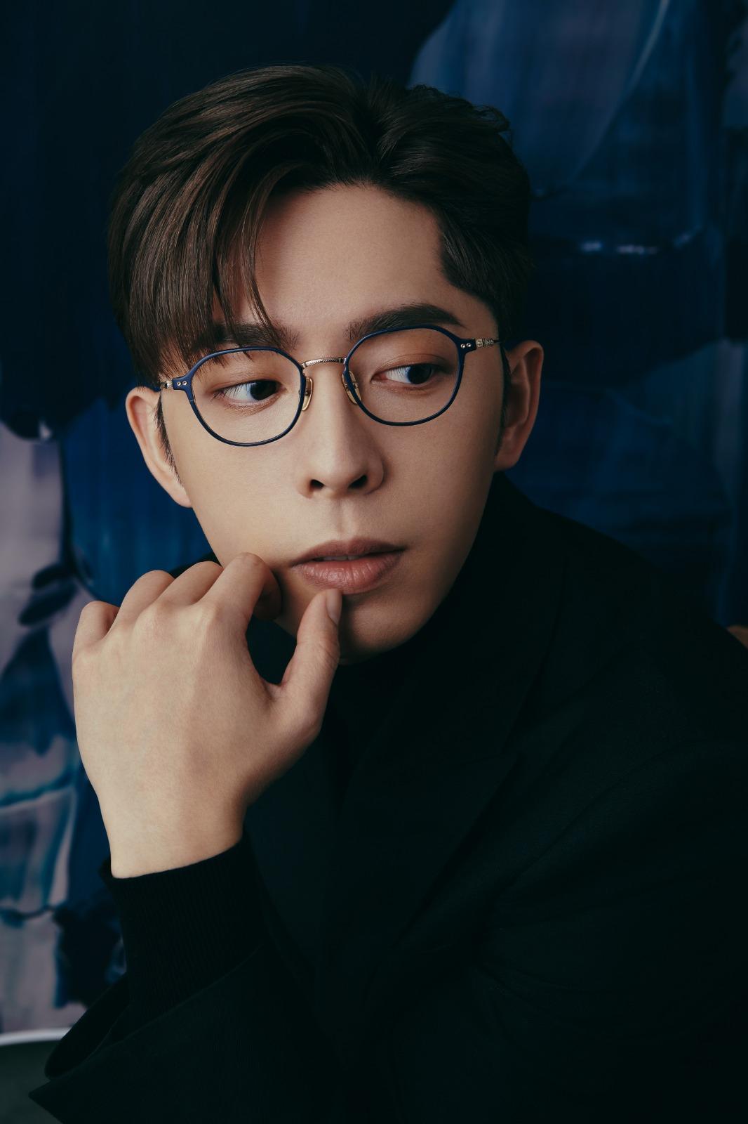 扮演「温柔秘書」的Edan今次造型可謂滿足到一班眼鏡控。