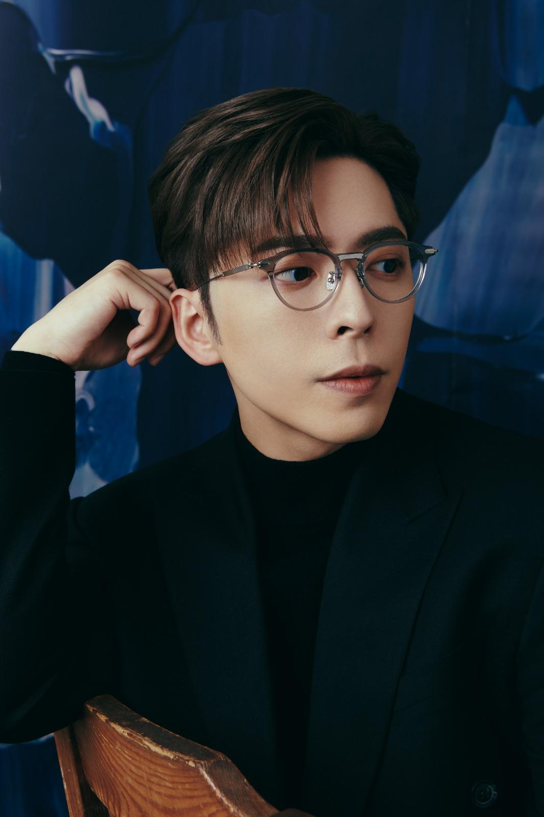 扮演「温柔秘書」的Edan今次造型可謂滿足到一班眼鏡控。