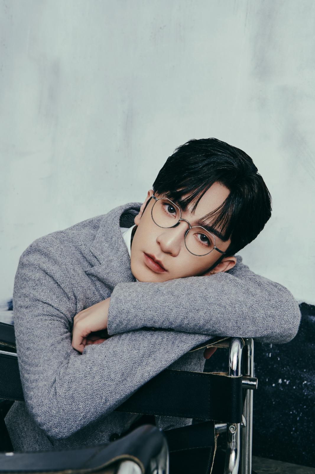 Anson Lo亦大讚眼鏡框造功細緻。