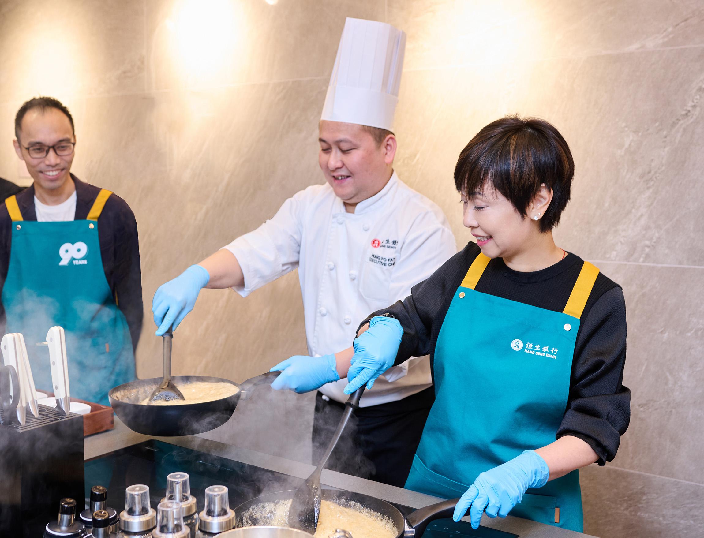 恒生為員工送上博愛堂招牌XO醬 延續90周年行慶的喜悅