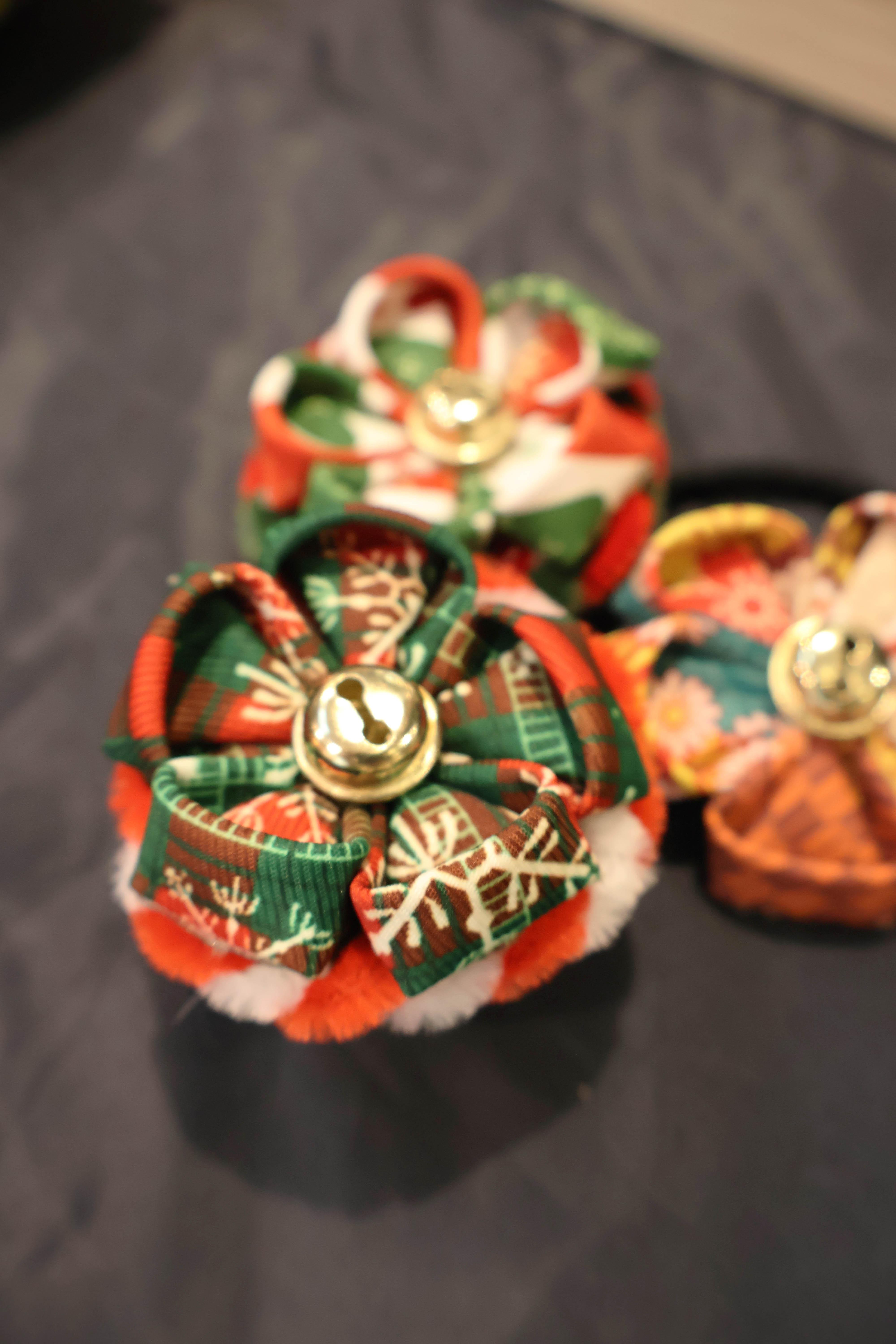 參加環保工作坊的朋友學習以舊衣物製作聖誕飾物,覺得簡單有趣,亦非常實用。