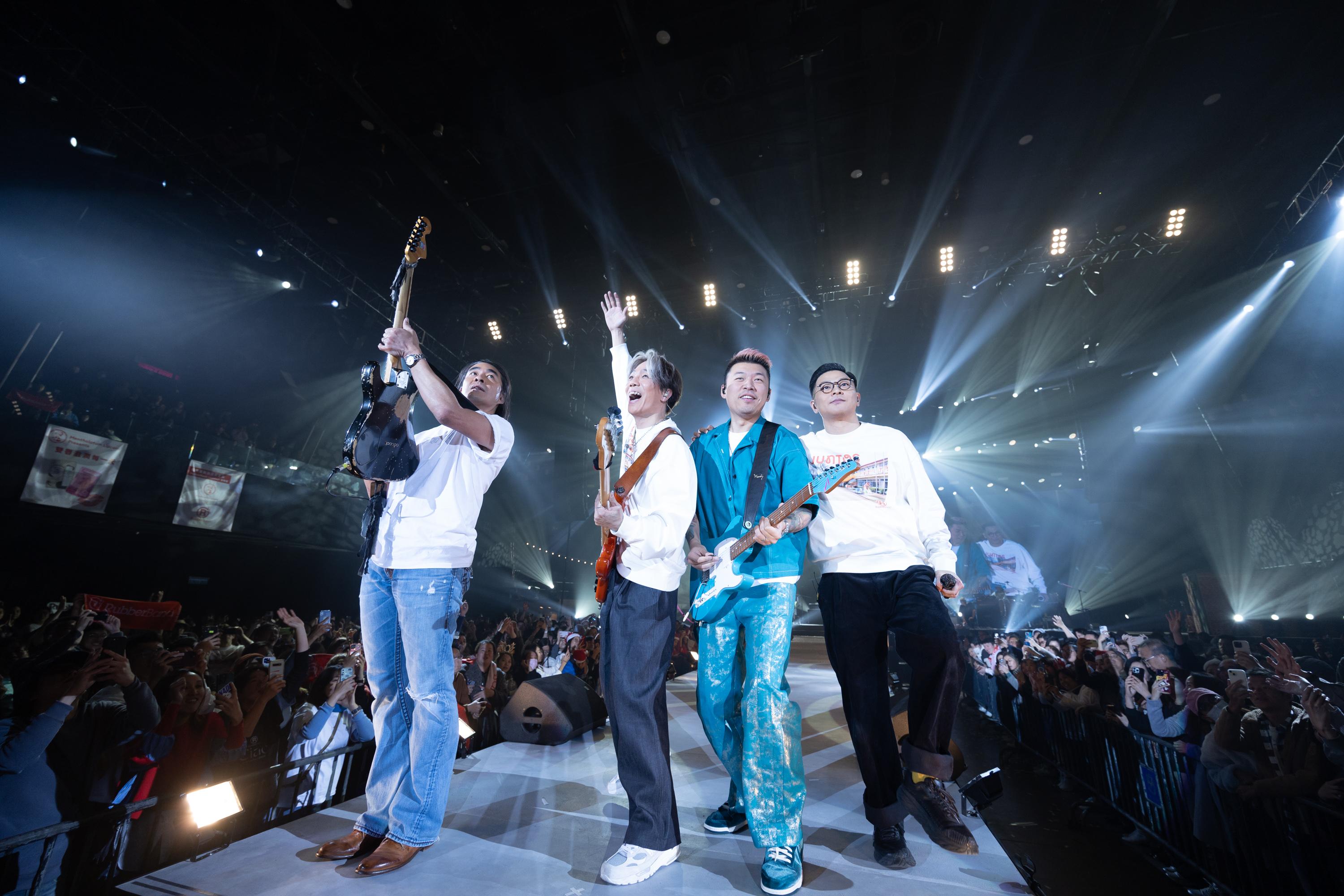 RubberBand在九展Star Hall的第二場《Juntos音樂會》,與樂迷共度難忘溫暖的聖誕節。