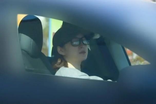 廣末近日被傳媒拍得駕車外出。