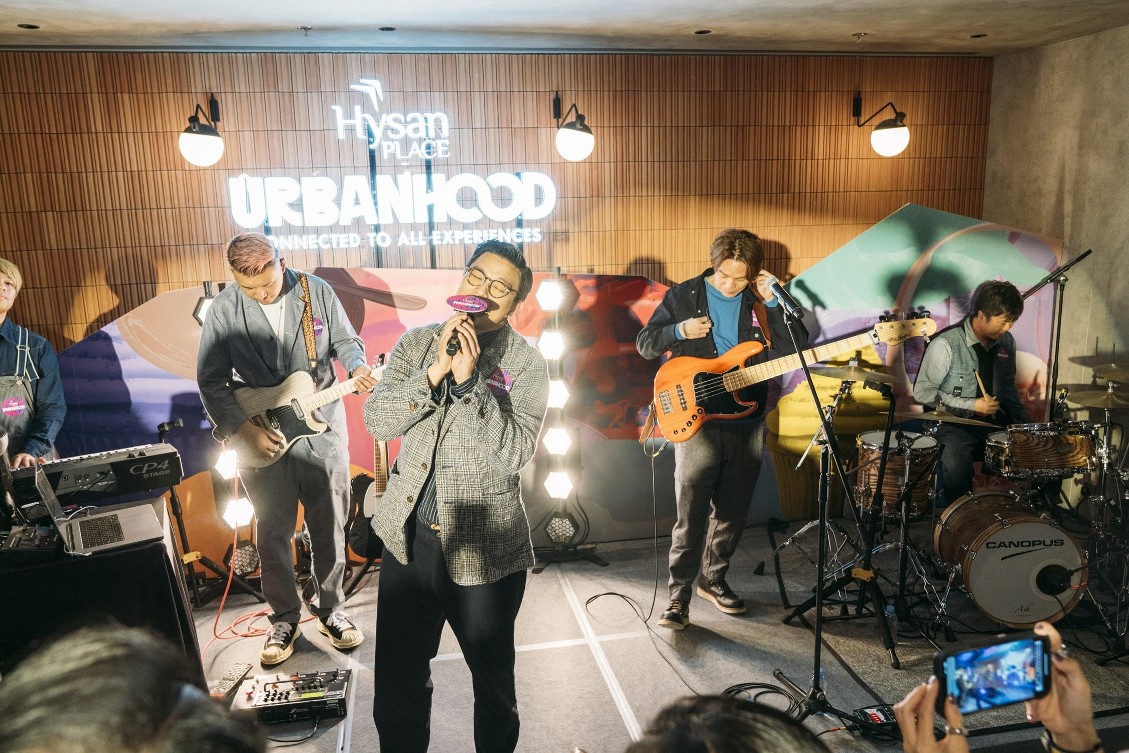 Rubber Band日前於銅鑼灣出席商場活動,雖然三缺一,仍連唱3首歌助慶。