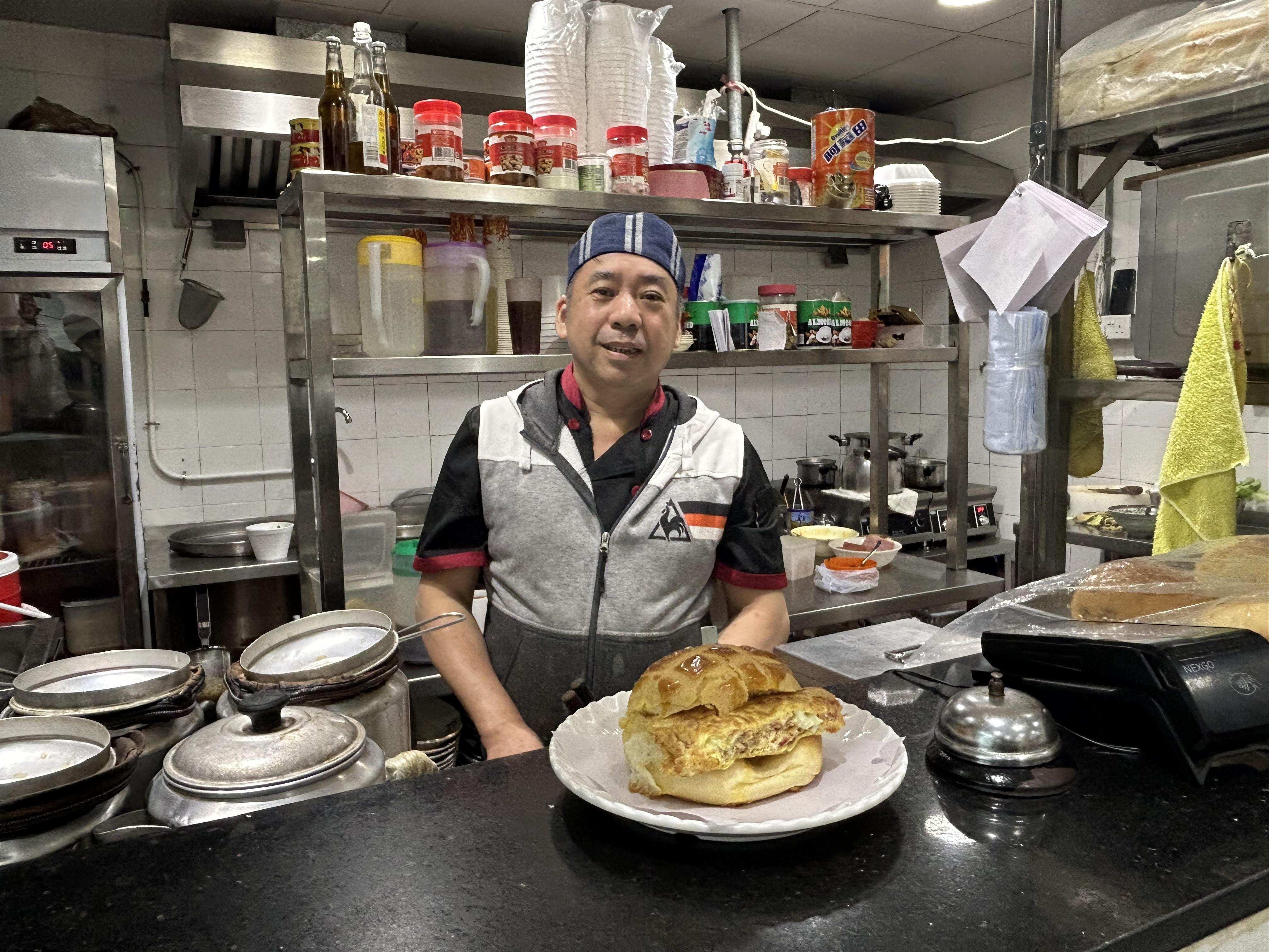 大興茶餐廳老闆李先生。(朱慧恩攝)