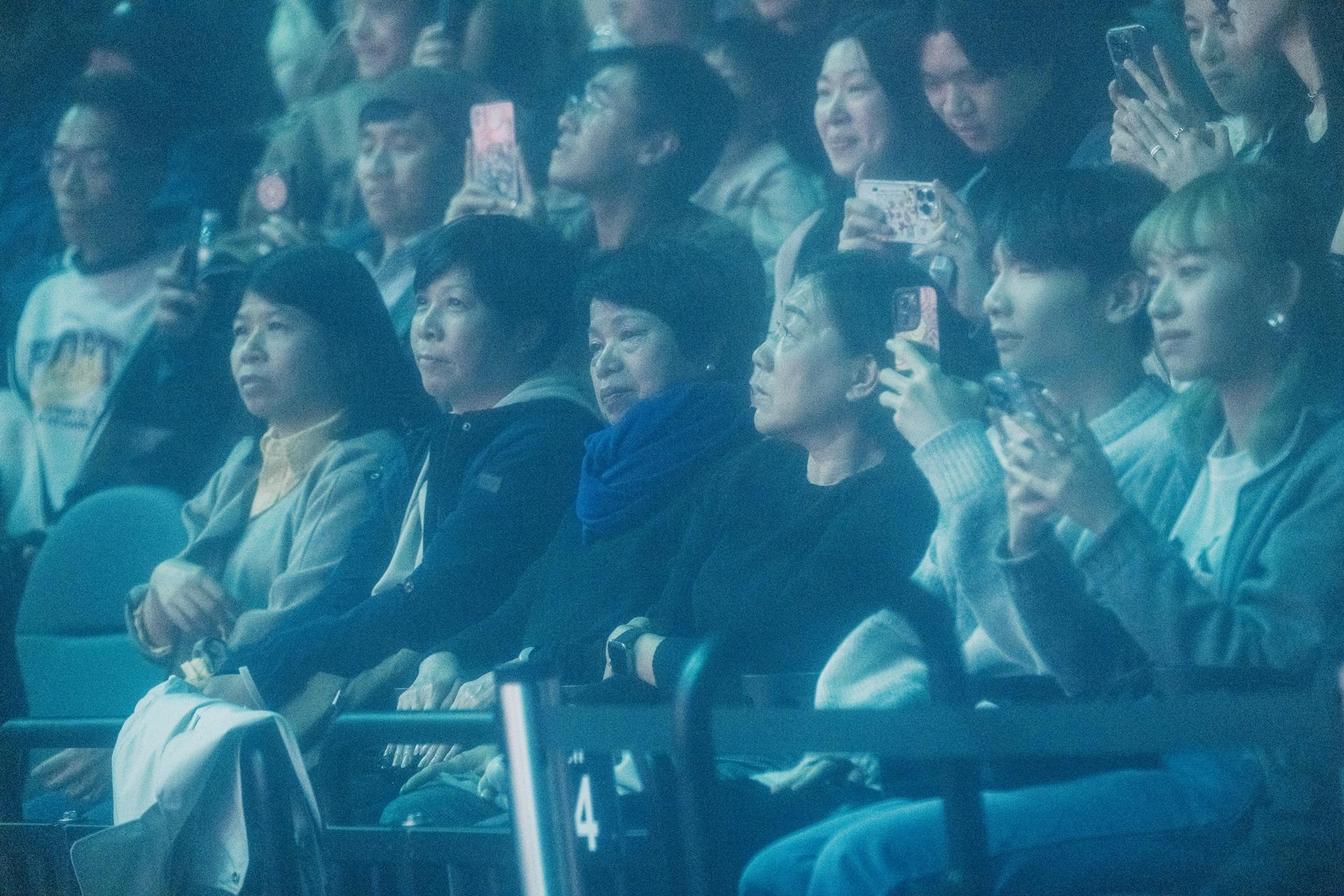 張敬軒成功為母親撲飛,軒媽如願睇第二場演唱會。