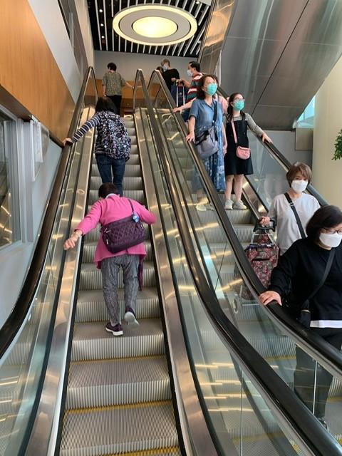 有街坊反映香港仔街市扶手電梯一周最少壞兩次,令二、三樓商舖更少人光顧。(吳浩南攝)