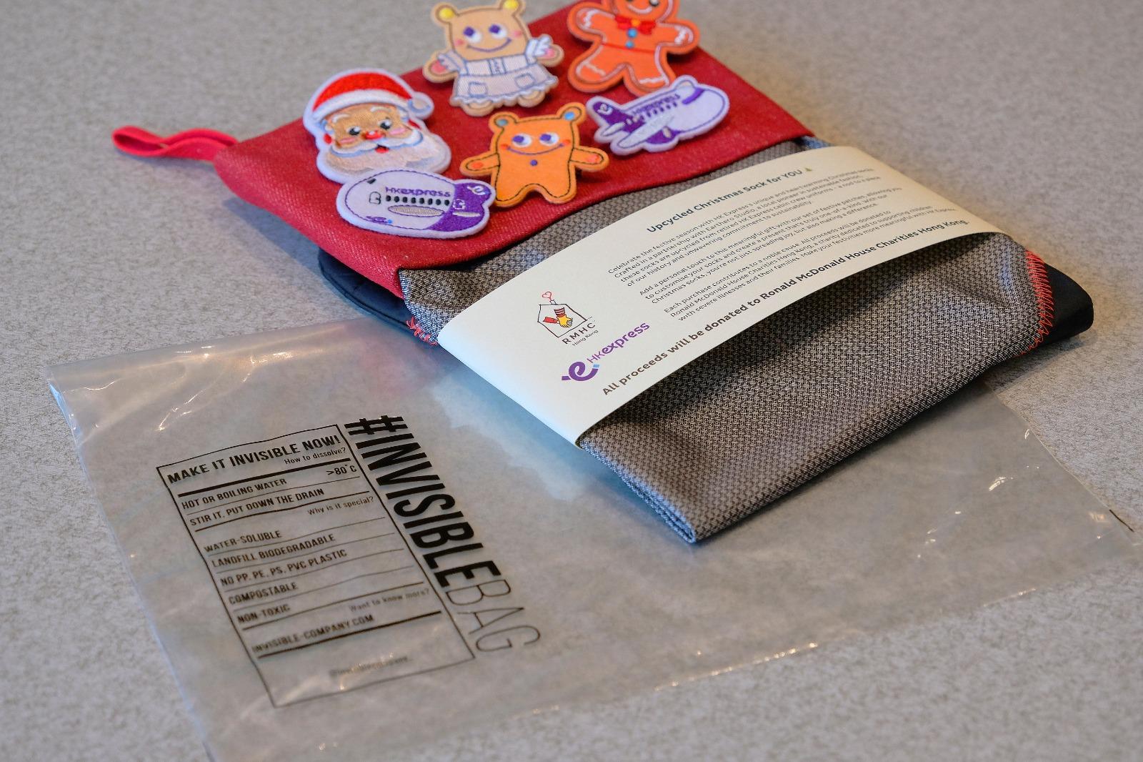 聖誕襪採用可生物降解的水溶性 #INVISIBLEBAG 包裝,以代替塑膠袋。 環保包裝袋可於熱水中溶解,是一個對環境無毒無的解決方案,且不含一般塑膠。