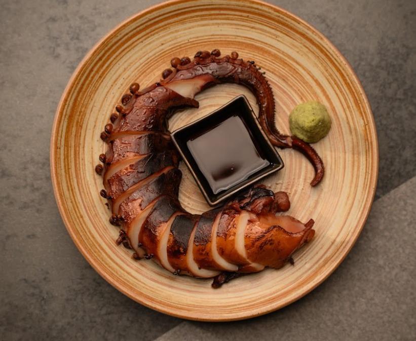 伴以柚子醬油,平衡八爪魚醬油的濃甜味道。