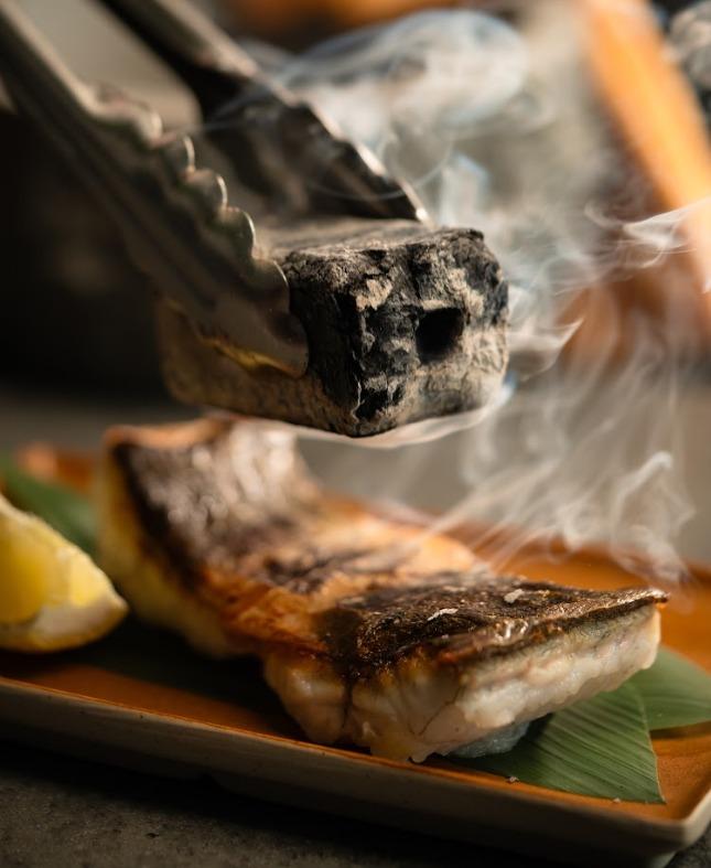 炭燒白鱔( $288 ): 白鱔取自香港本地漁場,養殖最後 3 日會放到鹹水海域,可僻去淡水的泥腥味,更突顯白鱔的鮮甜。