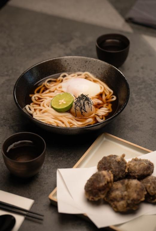 於中環鬧市有此開揚高雅的環境,不論是繁忙上班族或是行政人員的輕鬆午餐聚會,也是最方便舒適的地點。