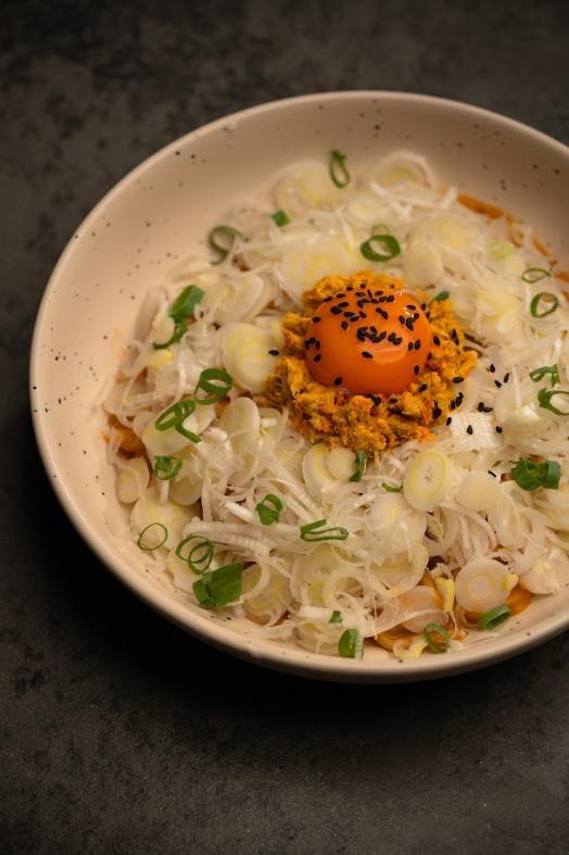 大閘蟹烏冬($278 ):烏冬以加入花雕及薑的蝦湯底煮製,湯汁掛滿麵條之間,帶來富有層次的鮮甜味。再拌入大閘蟹粉,鮮味更為澎湃。