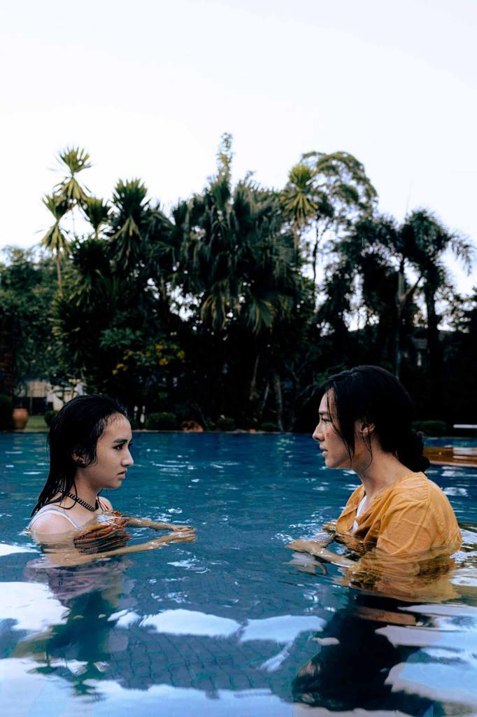 梁洛旇在電影《爆裂點》與許恩怡演母女。