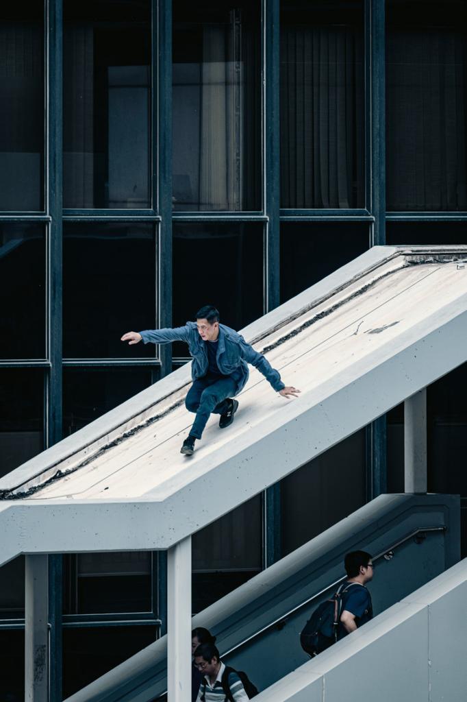 張家輝在電影《爆裂點》親身上陣拍動作場面。