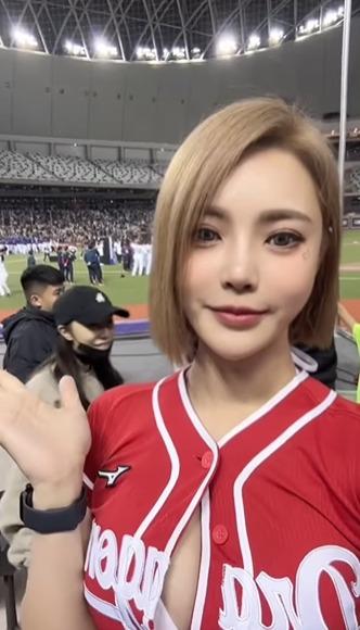 台灣棒球網紅肝連妹太投入睇棒球,意外爆紅(肝連妹IG)
