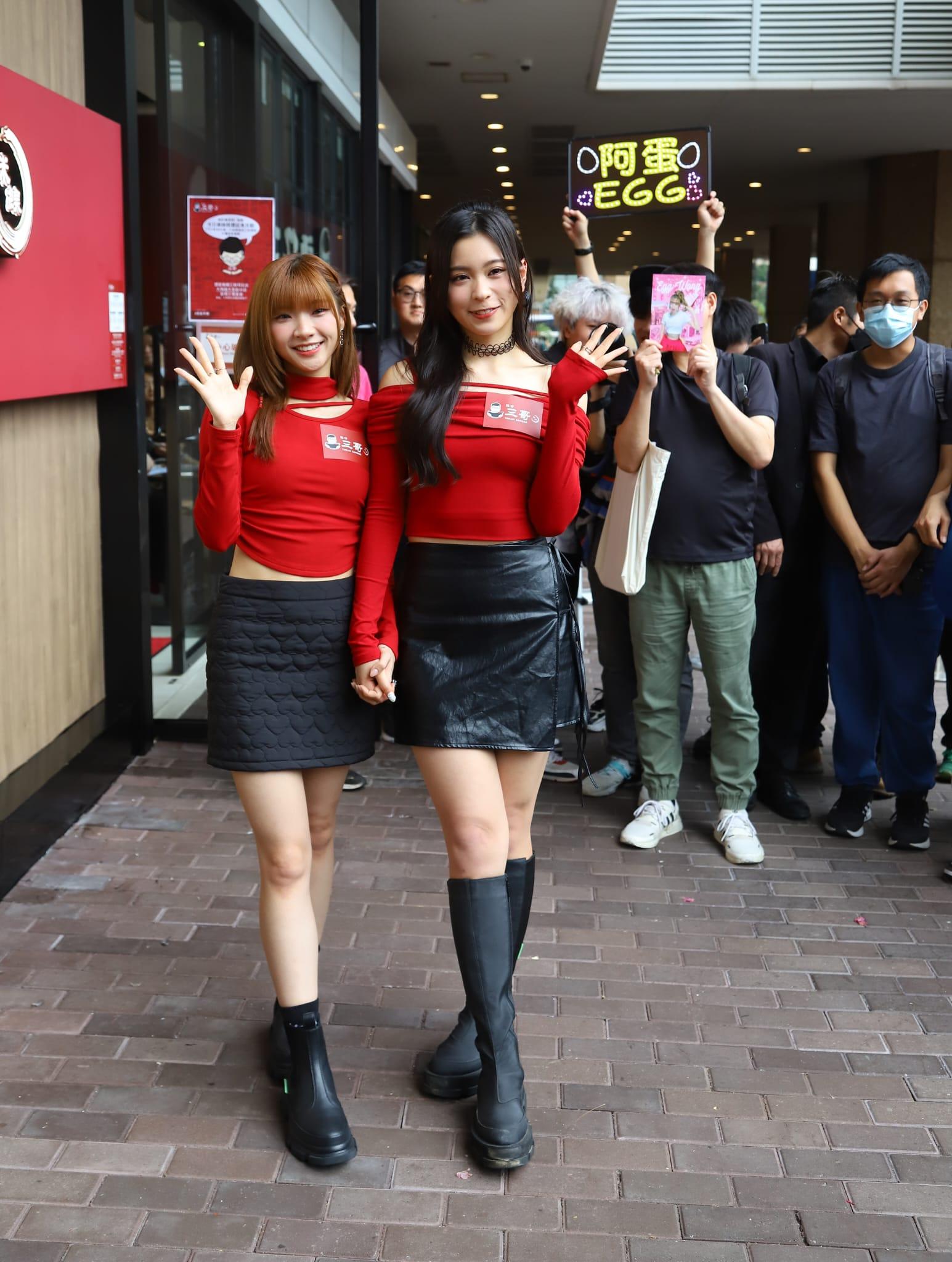 Lolly Talk成員黃敏蕎(阿妹)和黃詠霖(阿蛋)今日孖住出席活動,大批粉絲守候。(羅錦鴻攝)