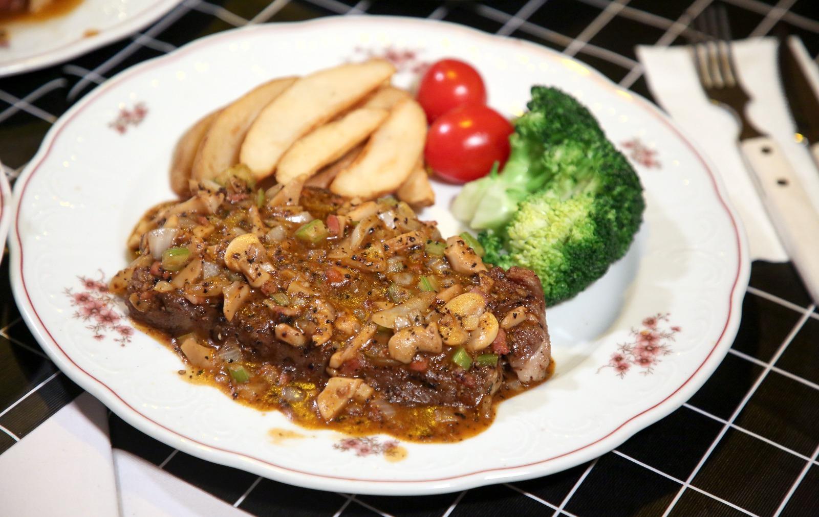 森美的岀品均選用美國安格斯牛,在當年美國牛是最頂級的食材。(攝:董立華)