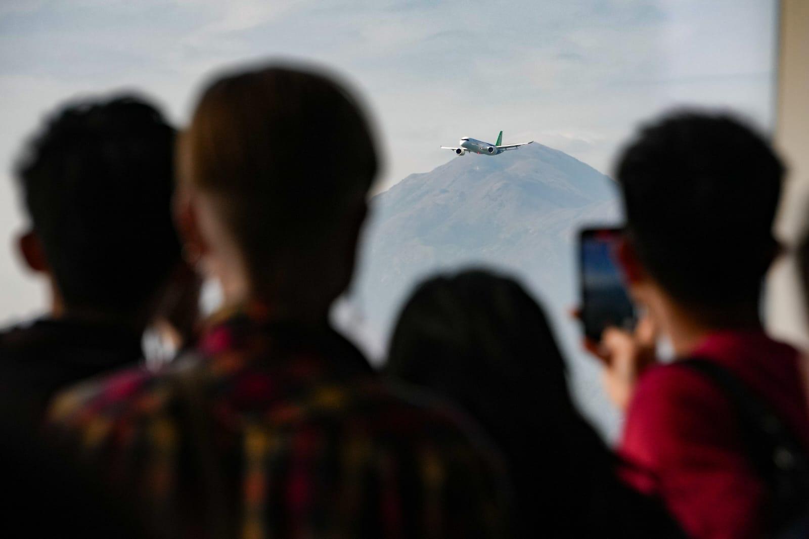 C919和ARJ21結束訪港 今午離開國際機場 (李睿哲攝)