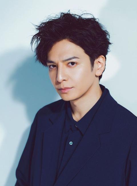 生田斗真與清野菜名於2020年結婚,男人味十足