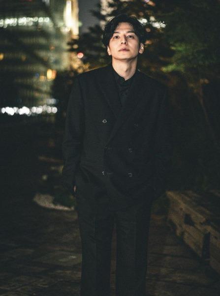 生田斗真與清野菜名於2020年結婚,男人味十足