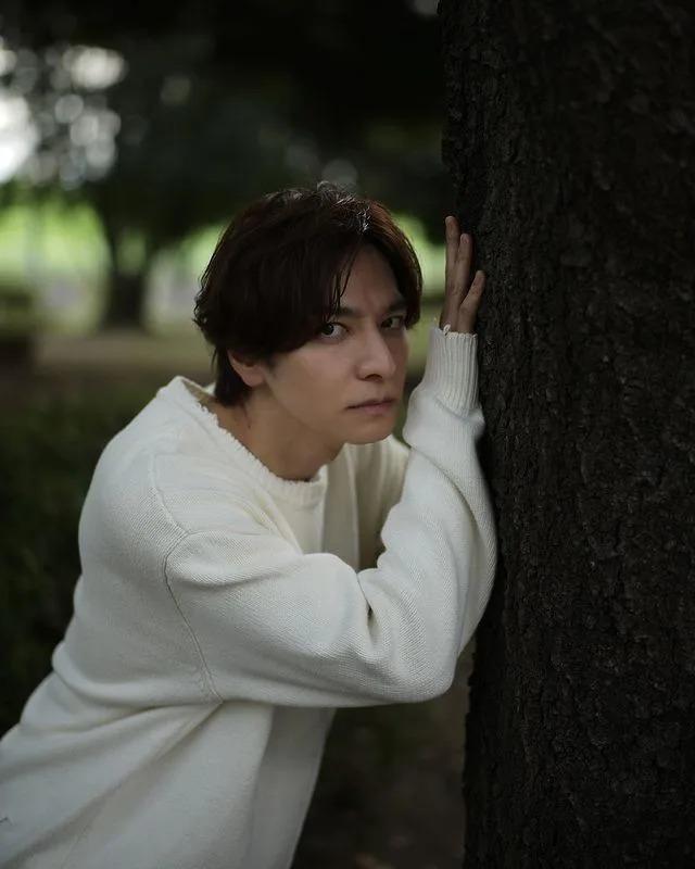 生田斗真與清野菜名於2020年結婚,男人味十足