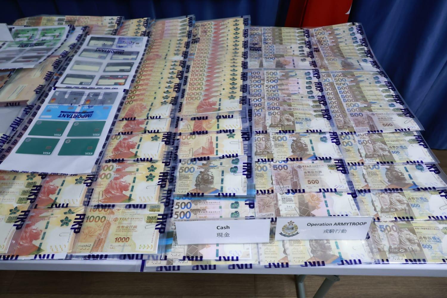 冒充銀行電話提供低息貸款騙逾百萬元 警方拘一男七女 (林俊源攝)