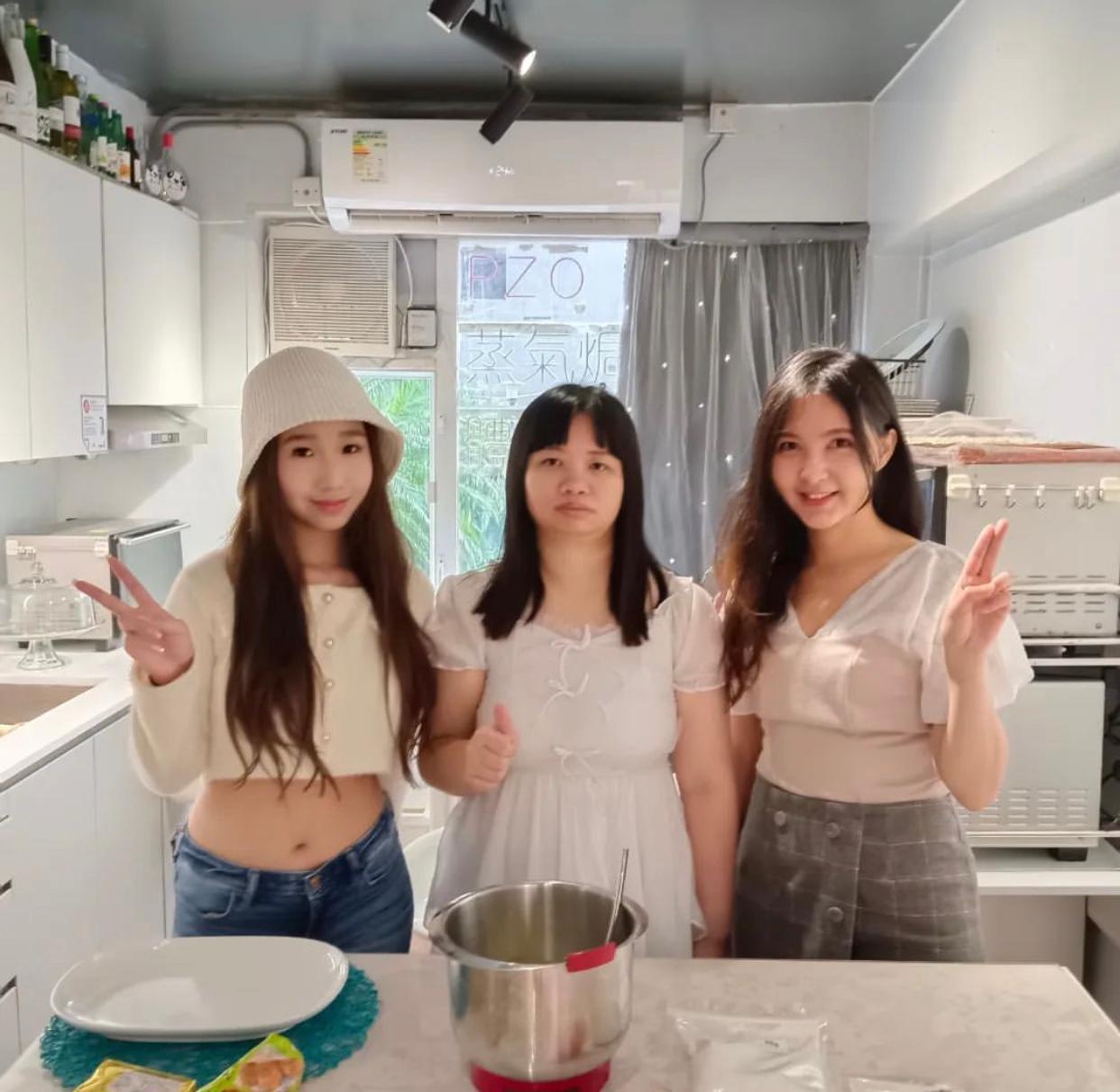 網民發現阿儀的負離子直髮未夠一日已打回原形。