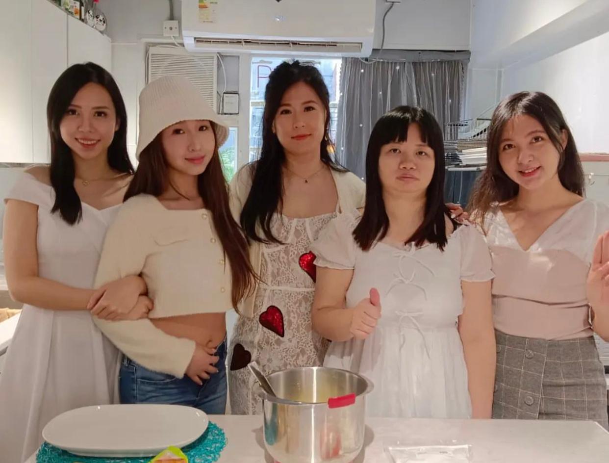 阿儀今日跟幾位亞姐朋友學整曲奇餅。