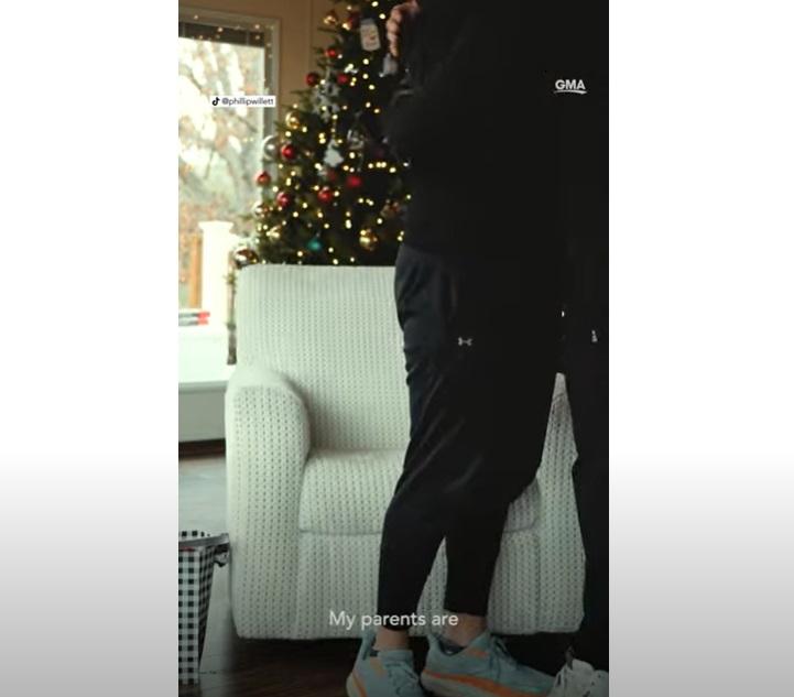 母親與兒子擁抱。(互聯網)