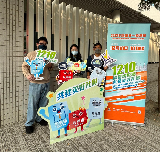 票站旁設「打卡位」