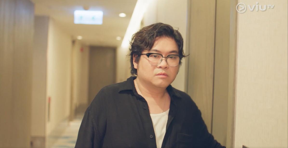 社內相親|糖兄潘雲峰演活沈殷怡變態鄰居,獲網民大讚。(社內相親截圖)