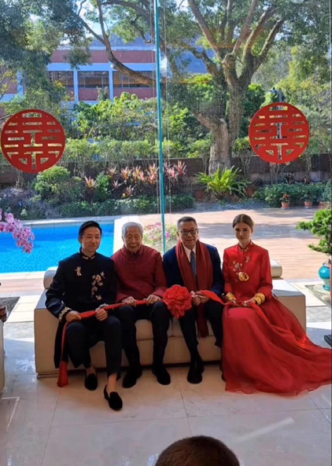 吳千語與施伯雄於12月16日舉行婚禮。