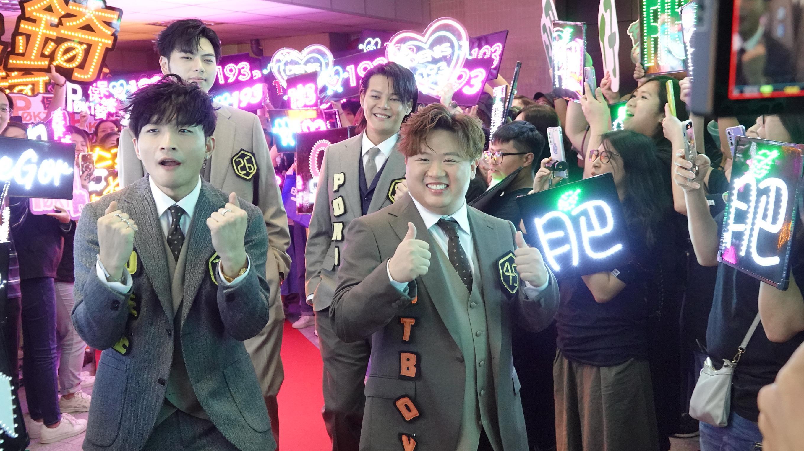 ERROR五周年推出團歌《四五成群》,邀300粉絲拍MV。